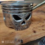 Piston tête de mort