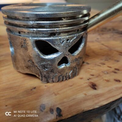 Piston tête de mort
