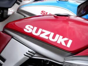 accessoire-moto-suzuki-deco-garage-racing