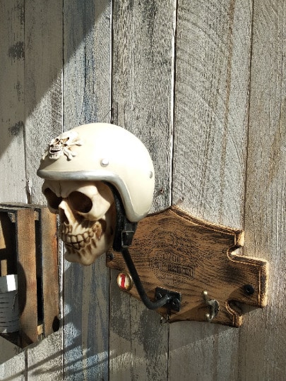 Porte casque Harley - motard - le monde du motard - cadeaux - fait main