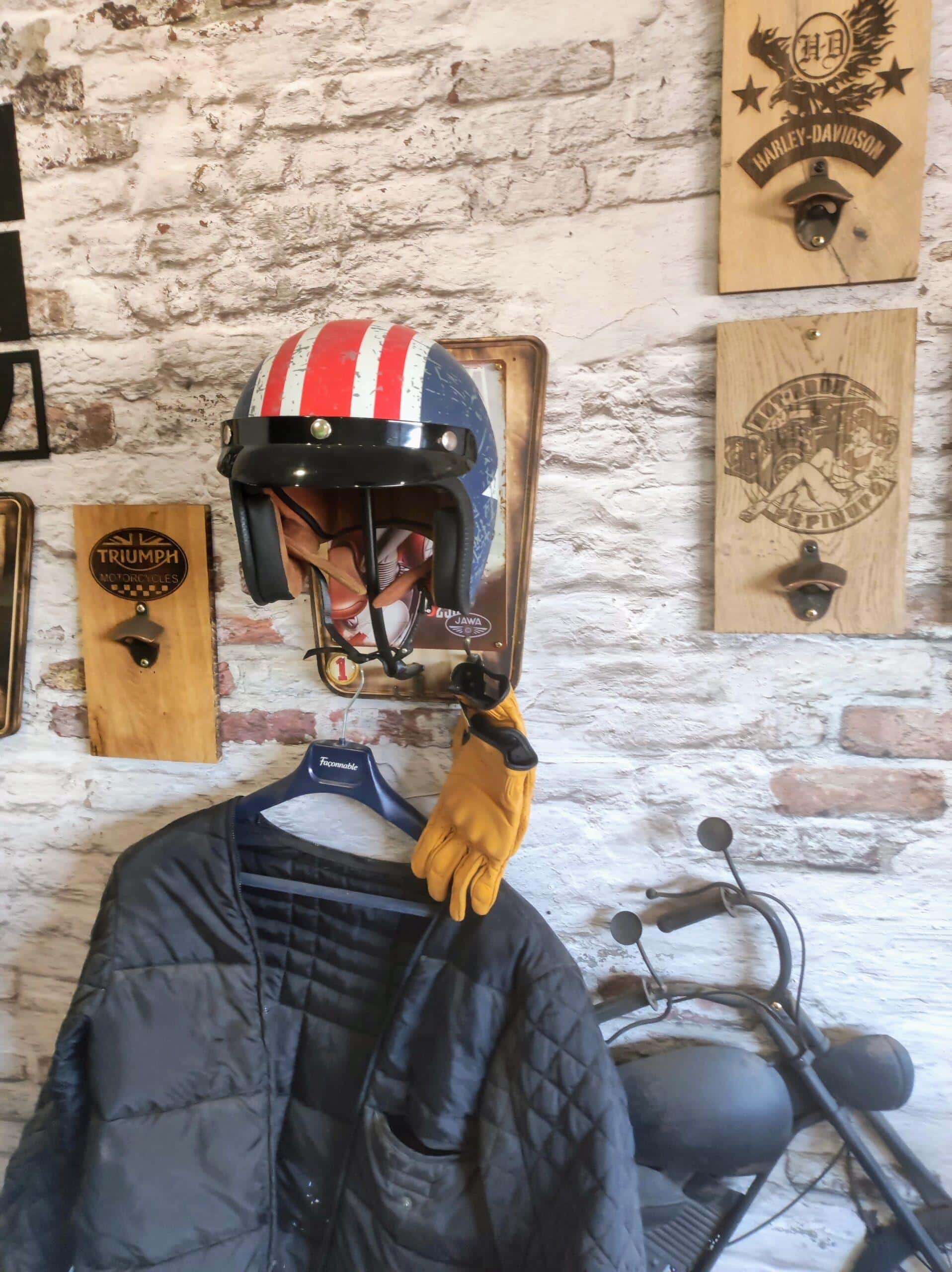 Support casque moto mural en livraison gratuite