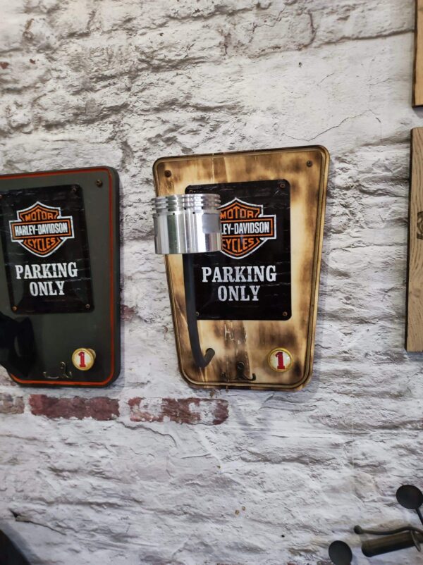 Ensemble pour ranger un casque avec une plaque officiel Nostalgic Arts Harley Davidson