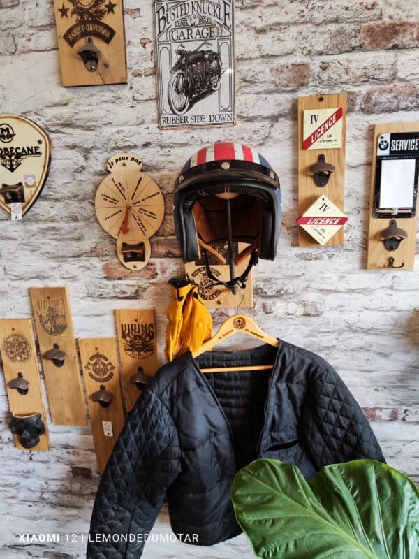 Porte casque moto représentant les personnages de la série Sons Of Anarchy