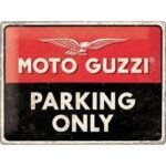 Plaque métallique avec un décor Moto Guzzi avec l'inscription Parking ONLY
