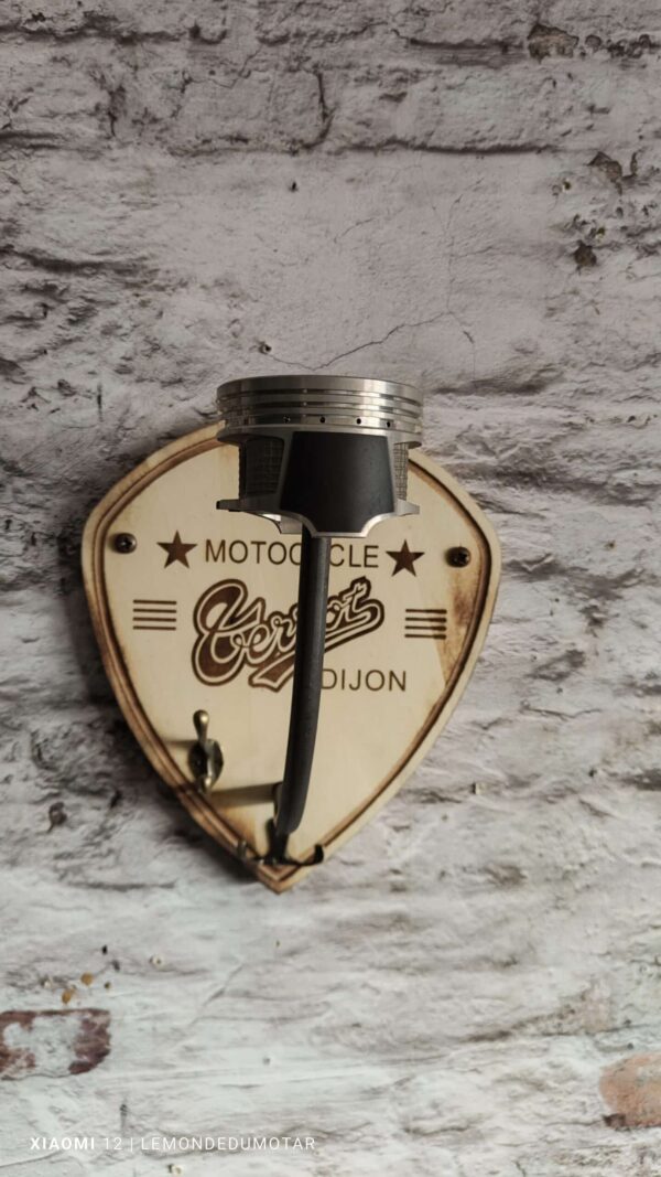 porte casque d'une marque de légende Française fabriqué a Dijon en bourgogne