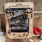 Porte casque double BMW plaque métallique sous licence