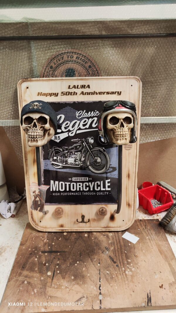 Porte casque double BMW plaque métallique sous licence