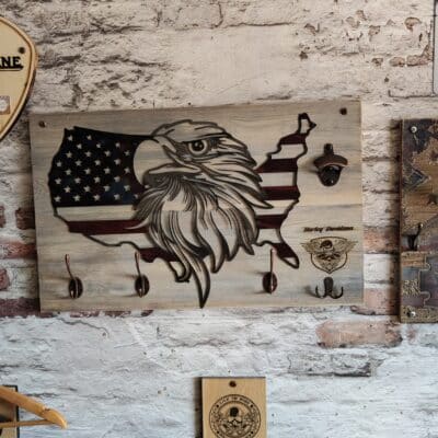 Porte-manteaux mural gravé aigle drapeau américain personnalisé en bois et métal