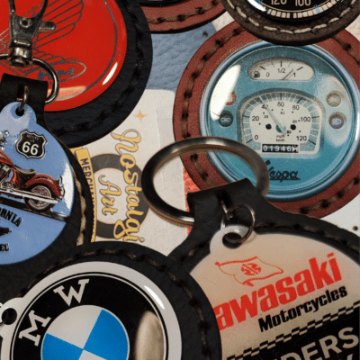 Quant les porte-clés Nostalgic art se font une beauté avec les cuirs fait main