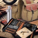 Coffret pique-nique Laguiole 18 pièces avec couteaux, fourchettes, tire-bouchon et planche en bois, présentation du produit.
