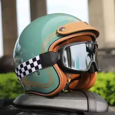 Casque de Collection Vintage Biker avec Lunettes Rétro – Style Cuir, Plusieurs Couleurs, Look Custom Unique – Déco, Cosplay ou Balade Stylée