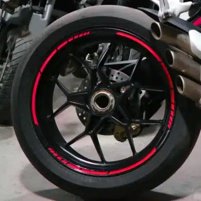 Autocollants jante moto 17/18 pouces – bande déco adhésive pour roue, style racing ou fluo, 5 couleurs, facile à poser, effet sport immédiat