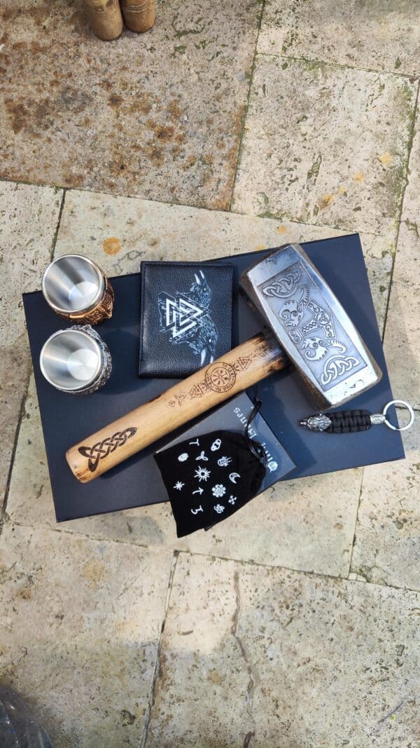 Coffret viking luxe : marteau de Thor, verres acier, soins barbe, runes, bracelet cuir et porte-clés – cadeau homme Viking, Celte ou motard