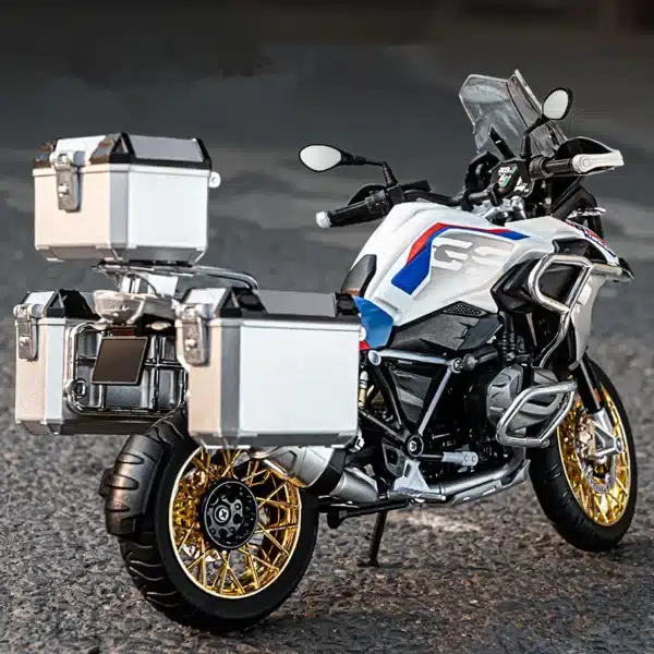 Moto miniature BMW R1250 GS Adventure à l’échelle 1/9 en métal diecast, modèle réduit de collection réaliste pour motards et passionnés. 9️⃣ Permalien optimisé (WooCommerce / Rank Math) https://lemondedumotard.fr/produit/moto-miniature-bmw-r1250-gs-adventure-metal-1-9/ Veux-tu que je prépare un template générique SEO (titre, meta, permalien, ALT) que tu pourras appliquer directement à toutes tes miniatures moto (Honda, Yamaha, BMW, Harley, etc.), pour gagner du temps sur les prochains produits ?