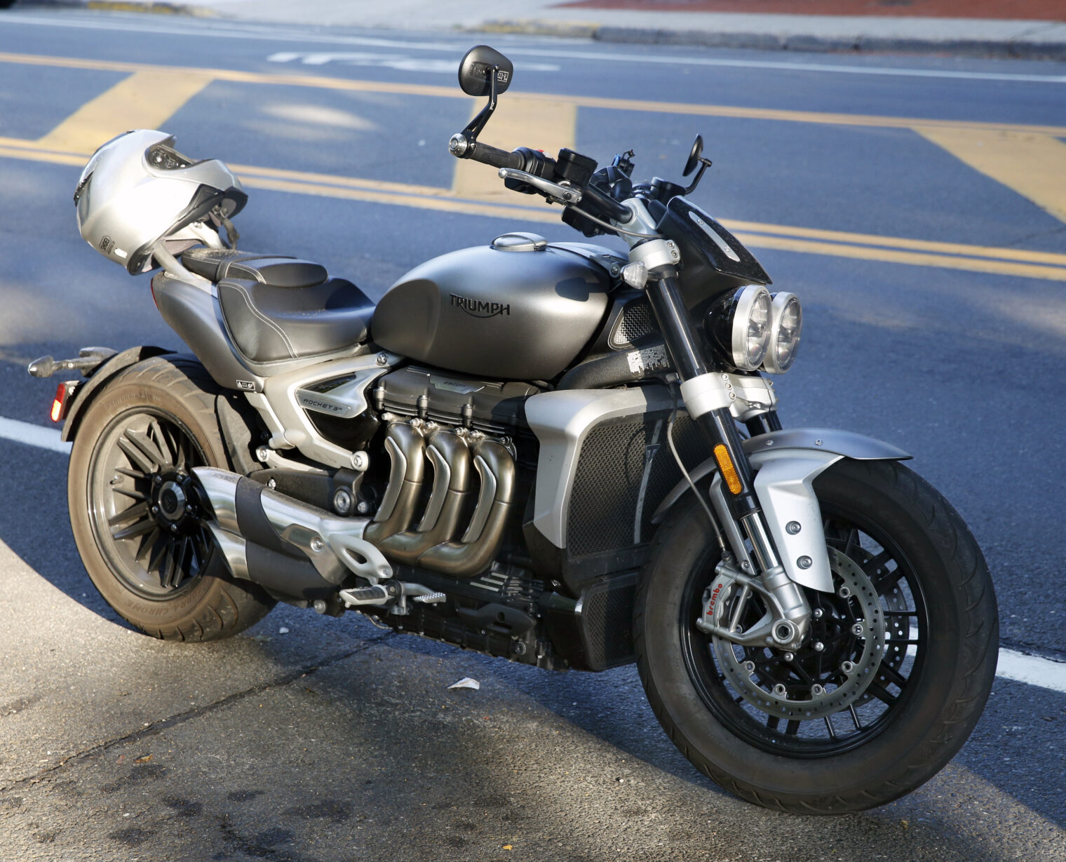 Triumph Rocket 3 R — 3/4 avant Matte Silver Ice