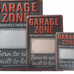 plaque garage moto 3D Garage Zone personnalisée – gravure laser – édition exclusive Le Monde du Motard