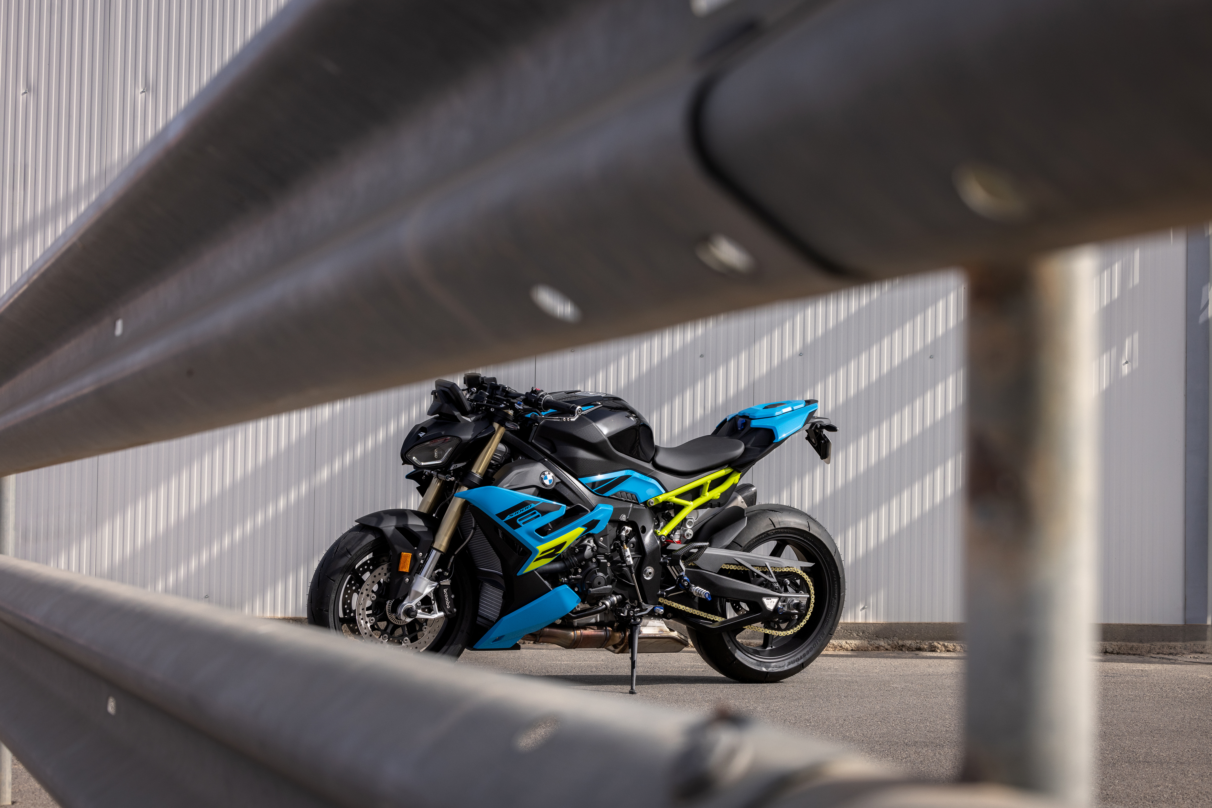BMW S 1000 R 2025 – latérale jour, ambiance dynamique