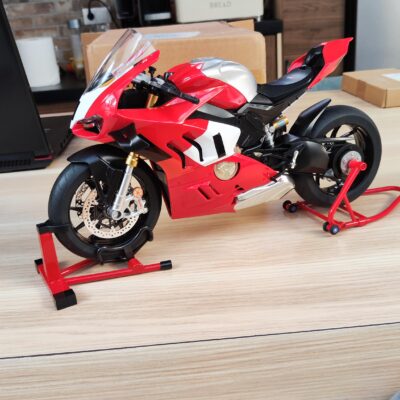 modèle moto Ducati V4S 1:6 – miniature métal rouge déco garage avec simulation bruit moteur et double spray, idée cadeau enfant ou motard passionné