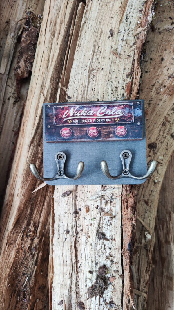 Support clés Fallout Nuka Cola 15x10 cm DTF UV finition résistante déco garage geek