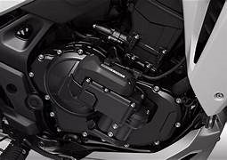 Honda XL750 Transalp E-Clutch 2026 — essai sur route, vue profil